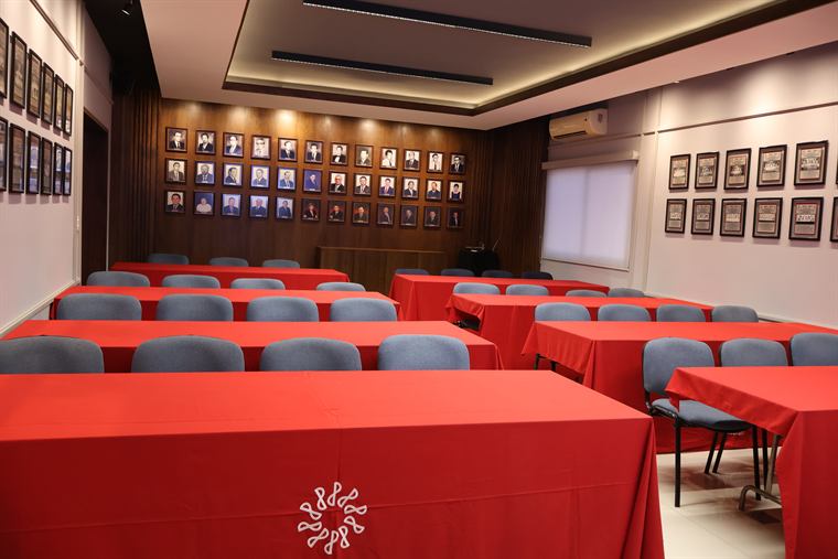 Aula Consejeros con montaje tipo escuela