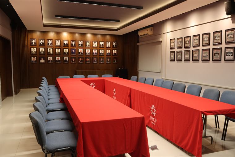 Mesas del Aula Consejeros en herradura